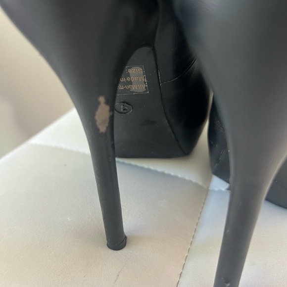 Wild Diva Super Sexy Black Gold Ankle chain super high stilettos. Women’s size 7 - Picture 6 of 10